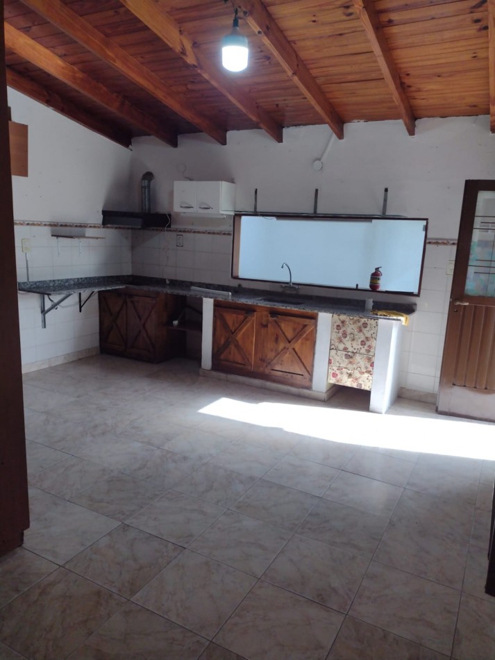 CASA DE 2 DORMITORIOS A METROS DE AV. PTE. PERON. 