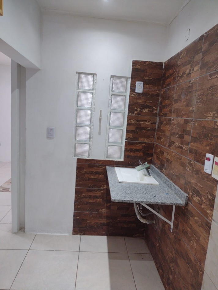 CASA DE 2 DORMITORIOS A METROS DE AV. PTE. PERON. 
