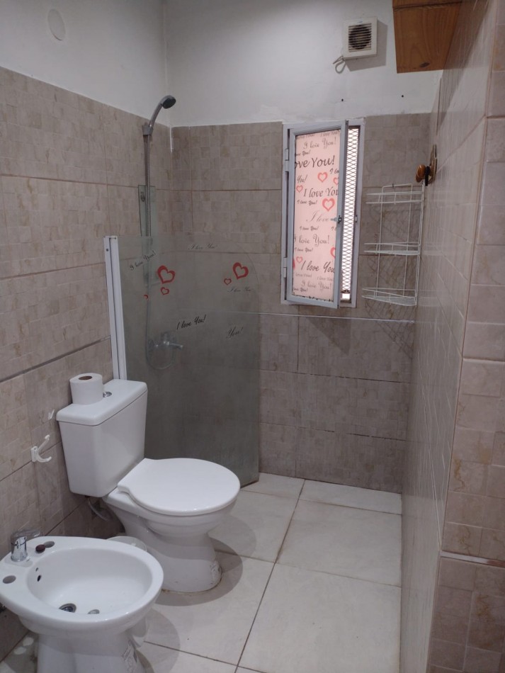 CASA DE 2 DORMITORIOS A METROS DE AV. PTE. PERON. 