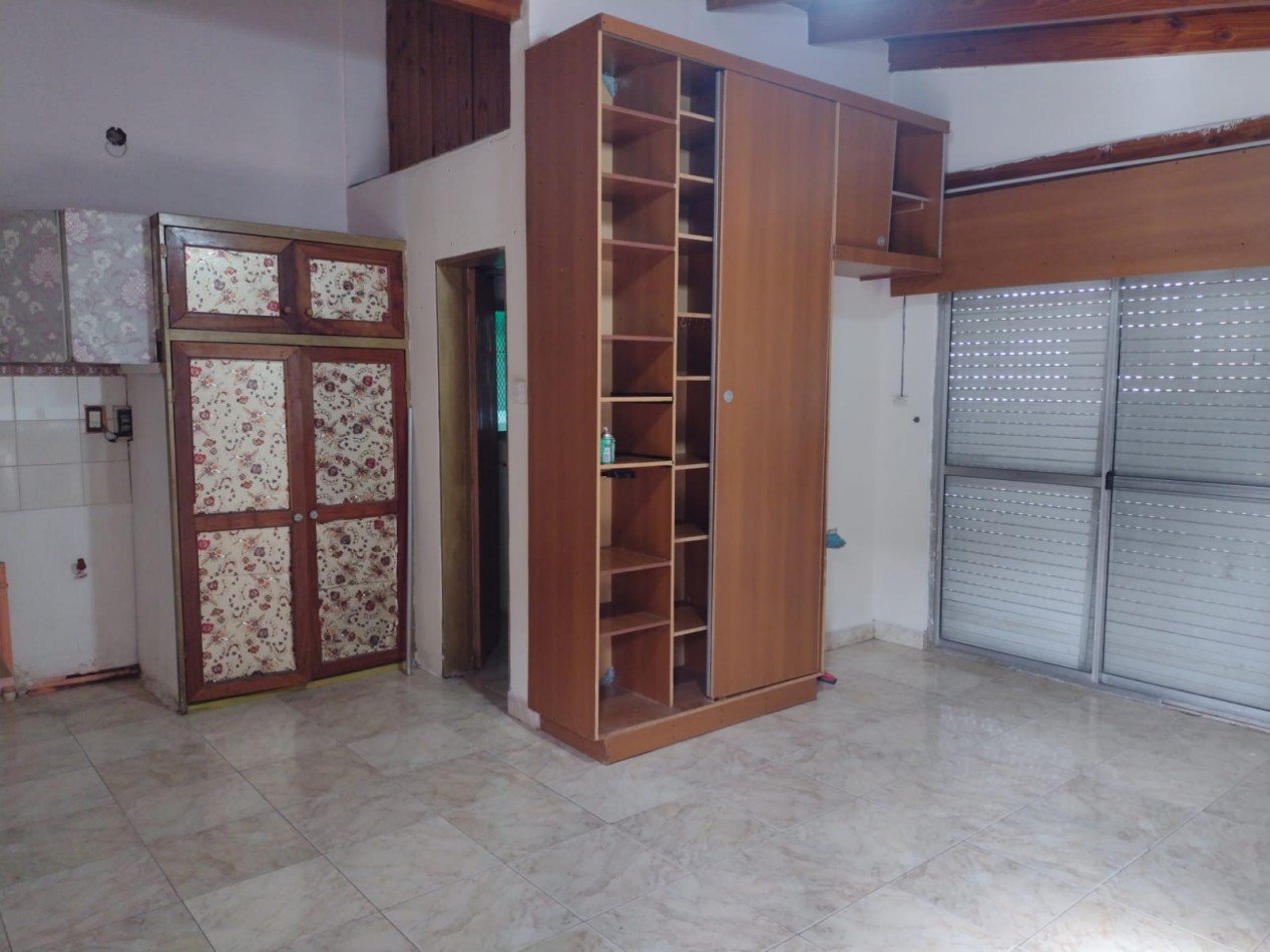 CASA DE 2 DORMITORIOS A METROS DE AV. PTE. PERON. 