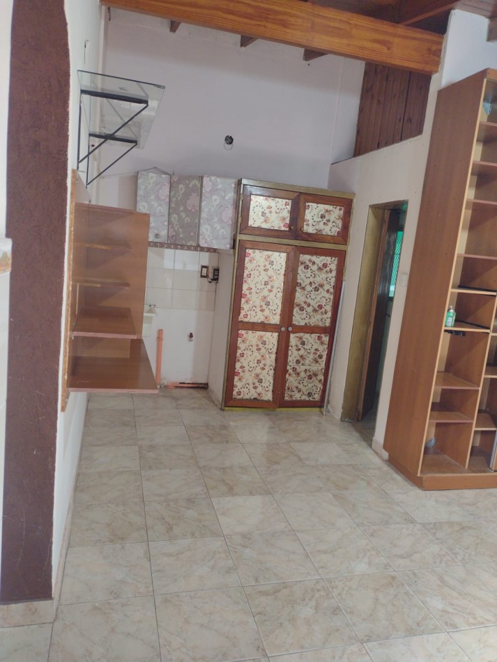 CASA DE 2 DORMITORIOS A METROS DE AV. PTE. PERON. 