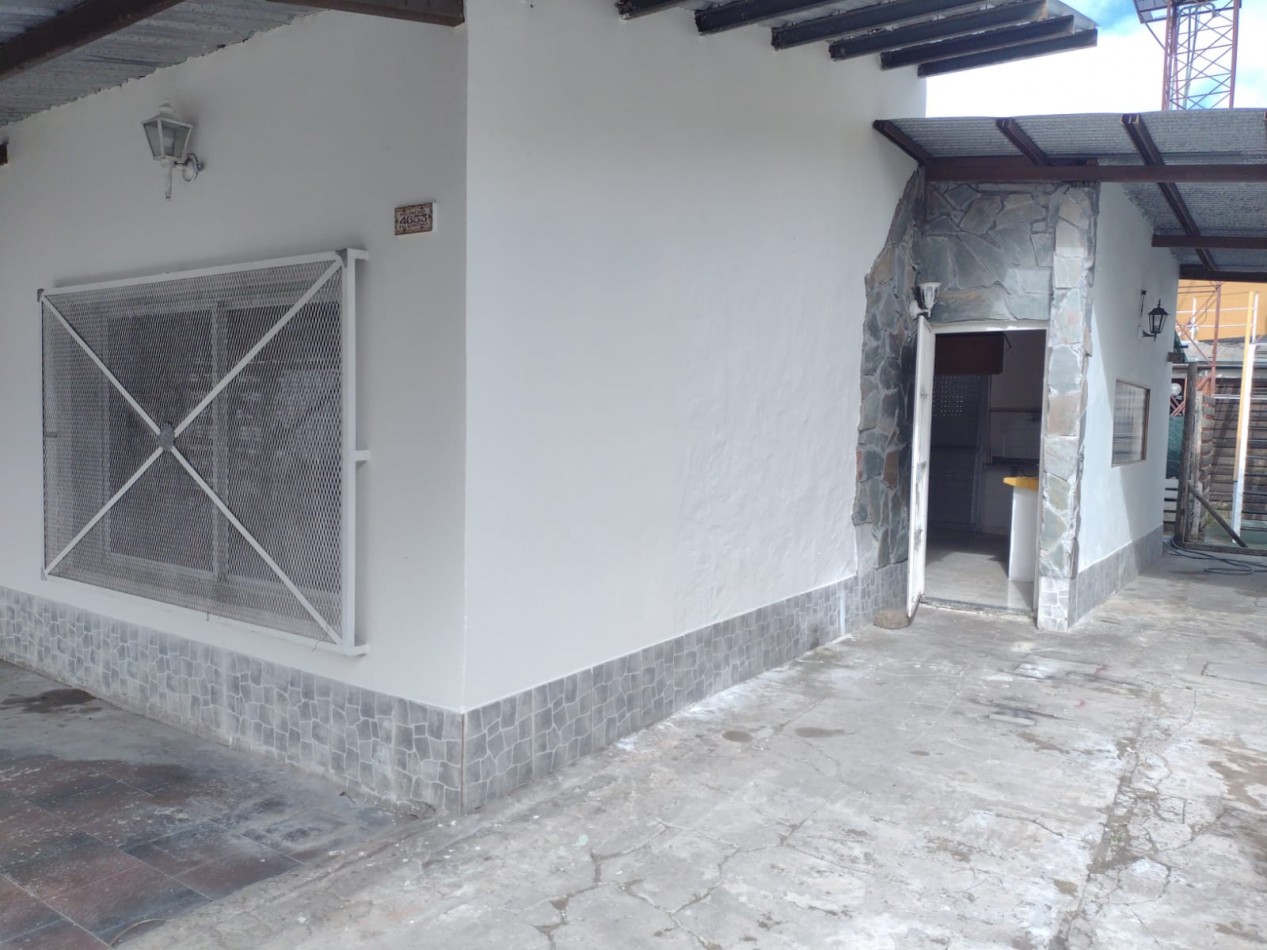 CASA DE 2 DORMITORIOS A METROS DE AV. PTE. PERON. 