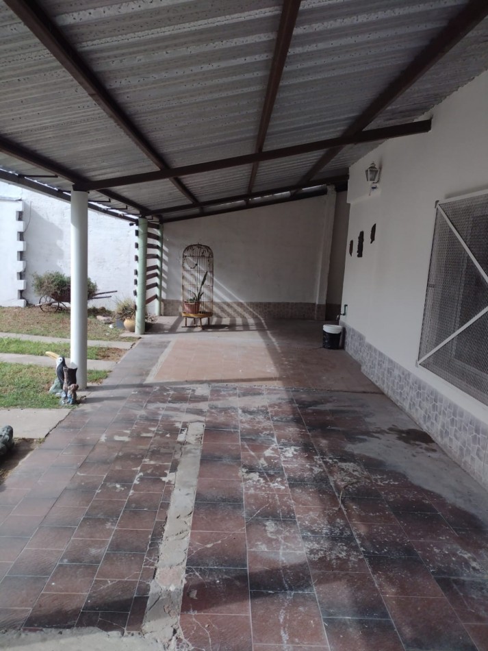 CASA DE 2 DORMITORIOS A METROS DE AV. PTE. PERON. 