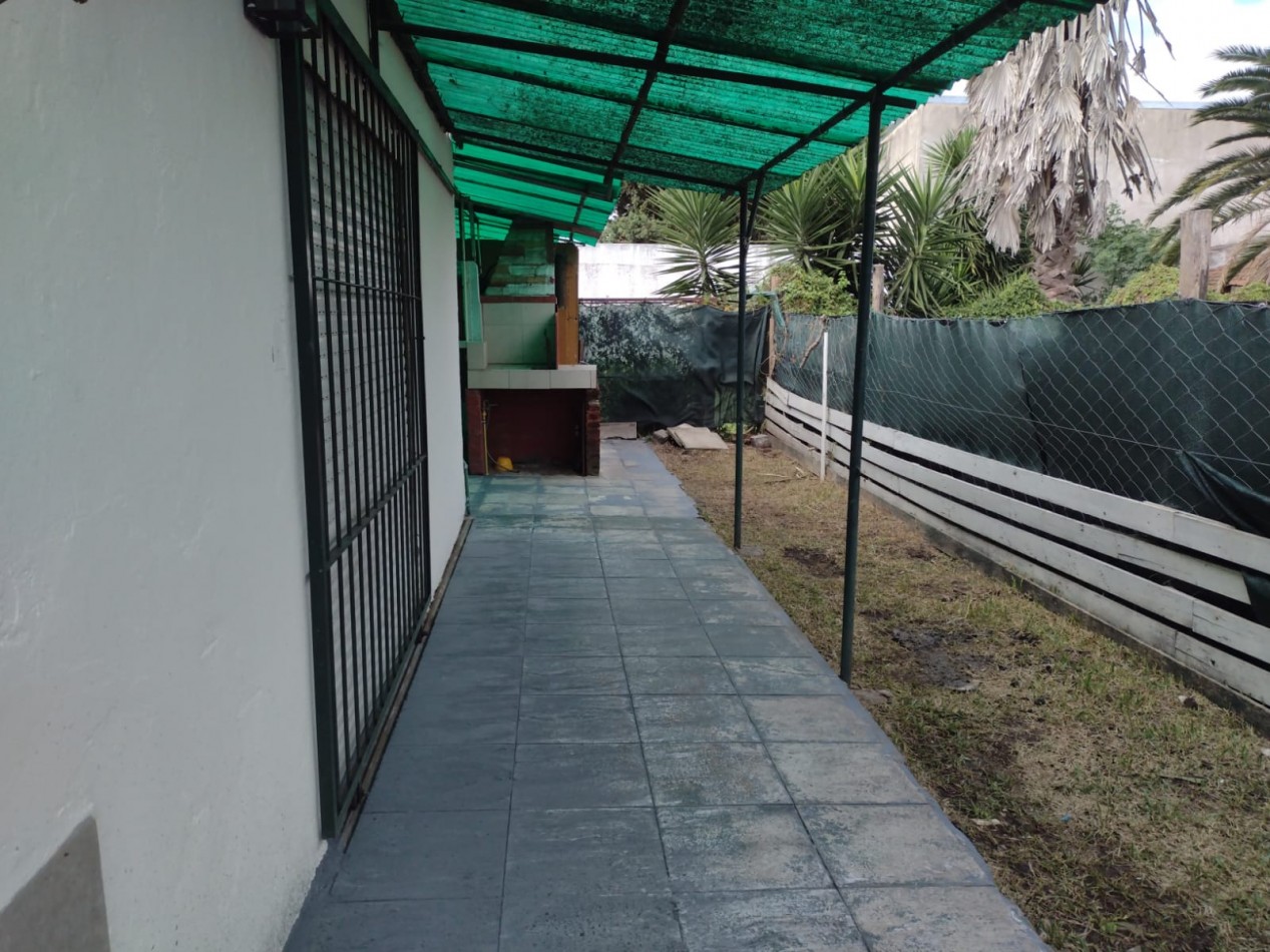 CASA DE 2 DORMITORIOS A METROS DE AV. PTE. PERON. 