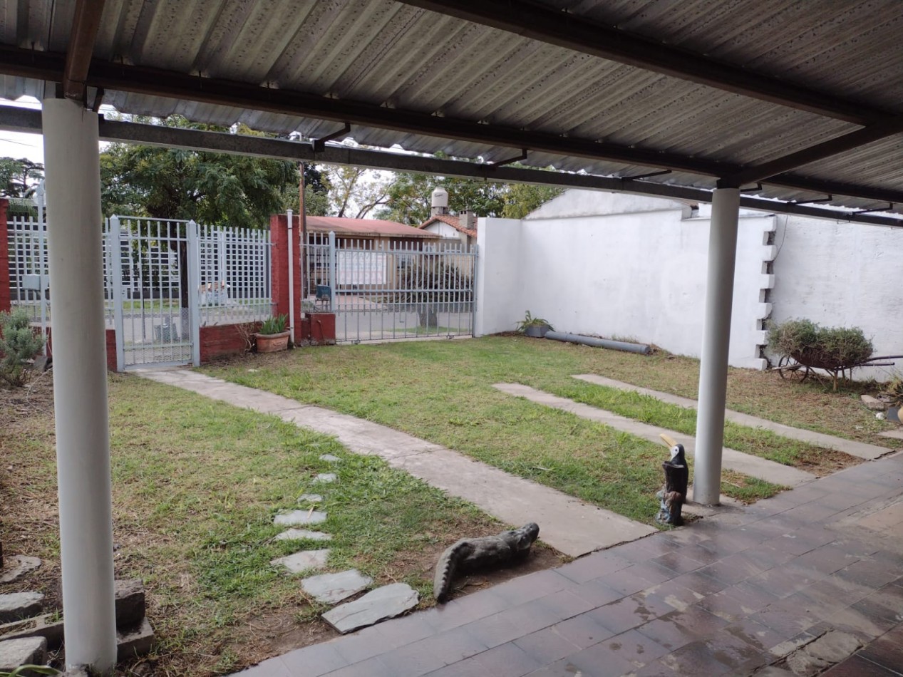 CASA DE 2 DORMITORIOS A METROS DE AV. PTE. PERON. 