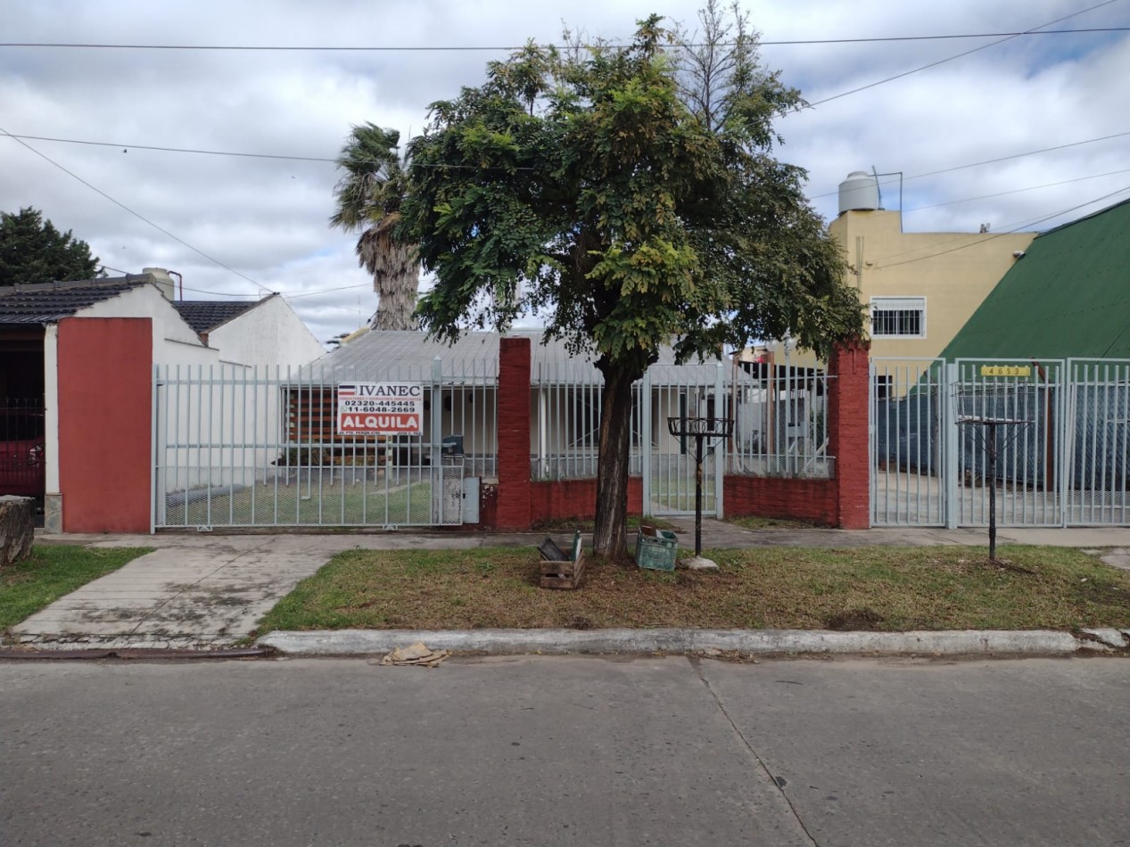 CASA DE 2 DORMITORIOS A METROS DE AV. PTE. PERON. 