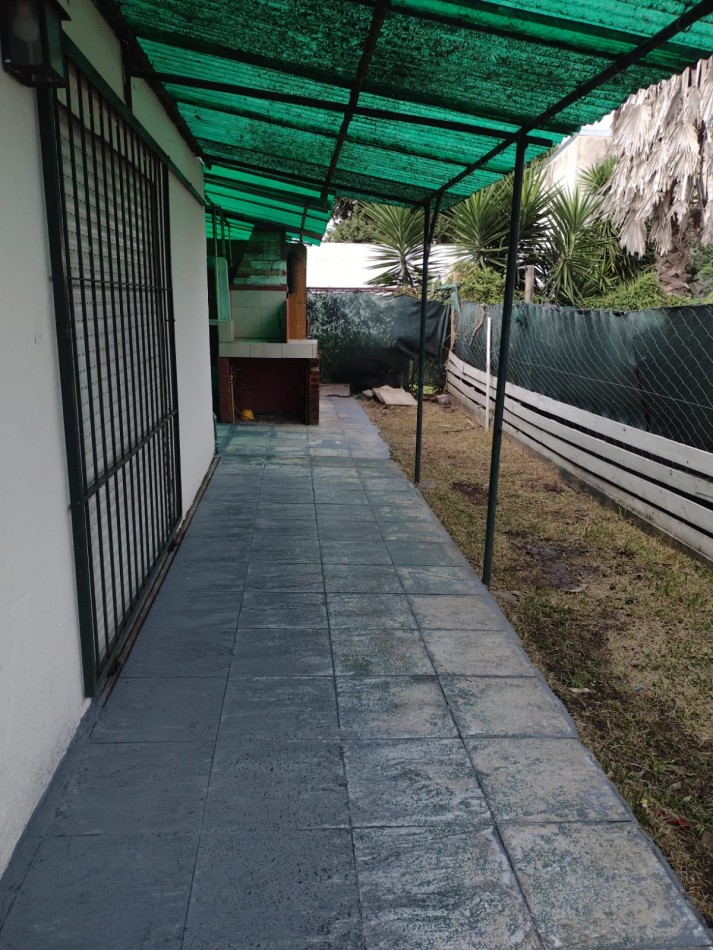 CASA DE 2 DORMITORIOS A METROS DE AV. PTE. PERON. 