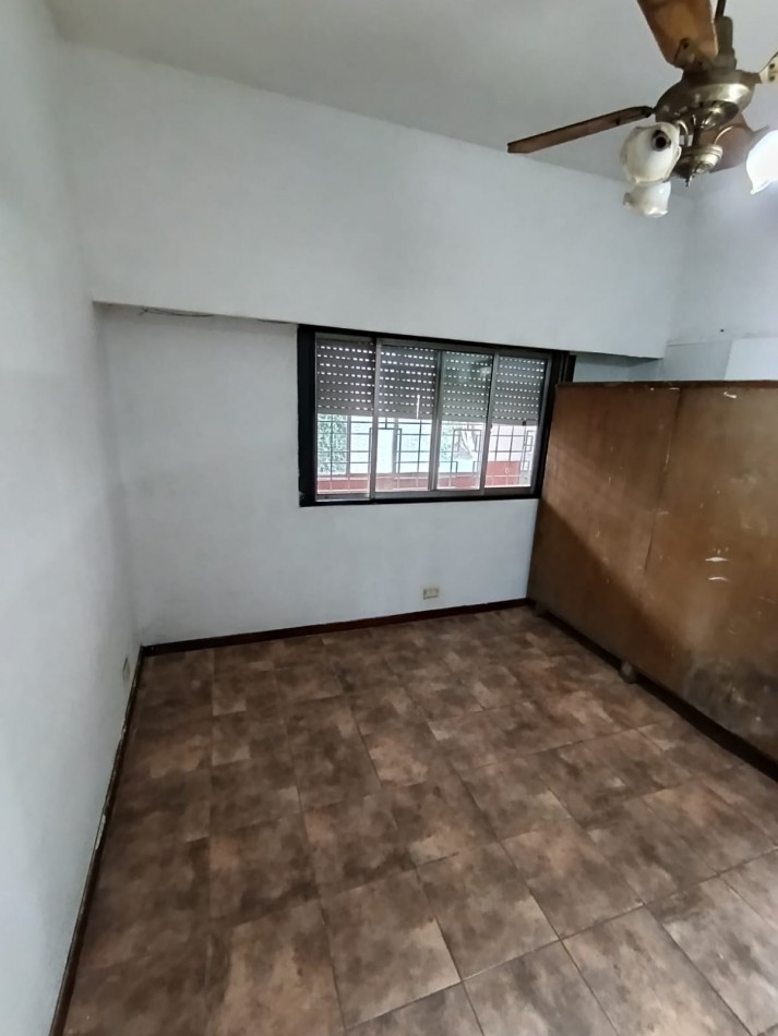 CASA DE 2 DORMITORIOS A 200 MTS. DE AV. PTE. PERON. 