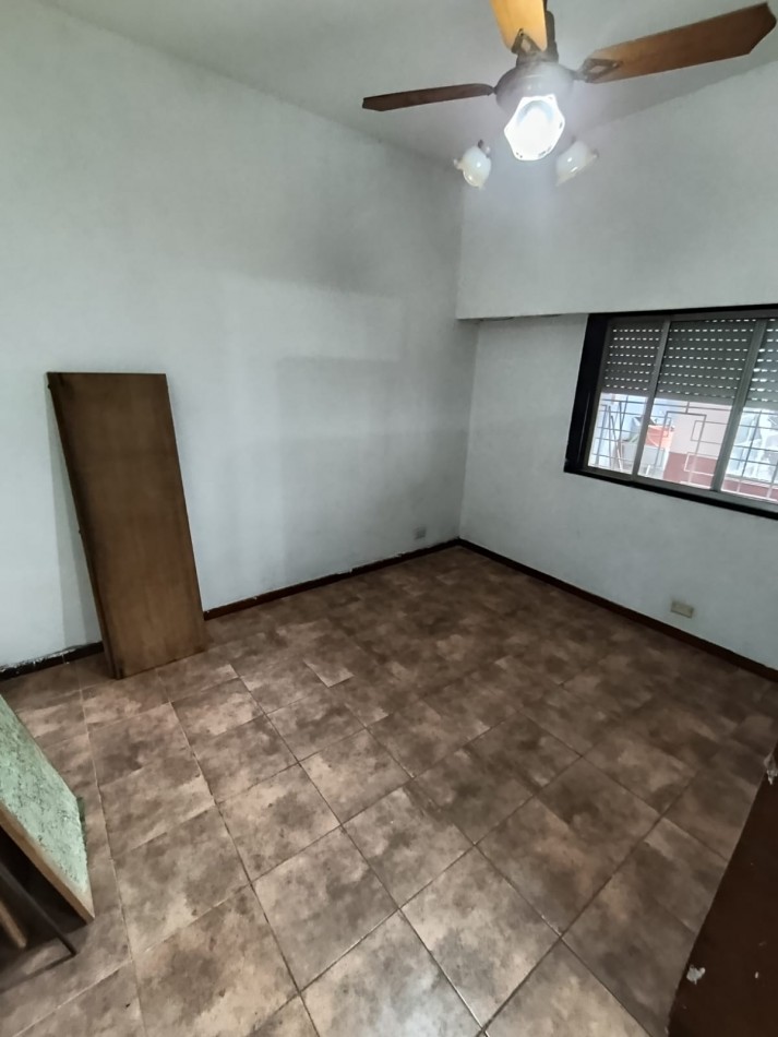 CASA DE 2 DORMITORIOS A 200 MTS. DE AV. PTE. PERON. 