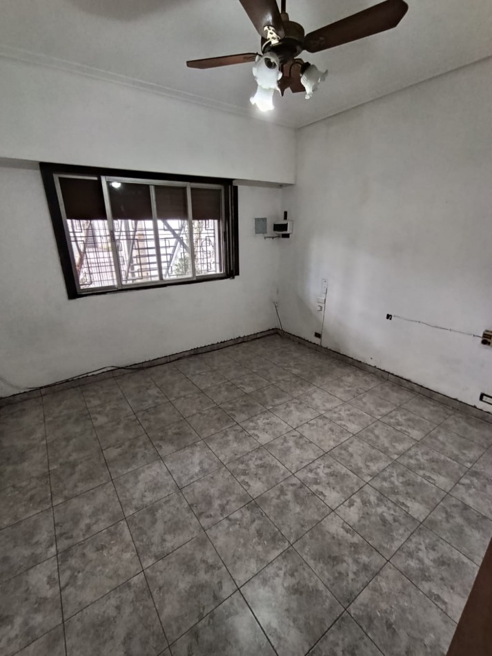 CASA DE 2 DORMITORIOS A 200 MTS. DE AV. PTE. PERON. 