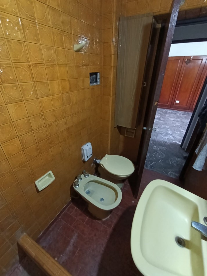 CASA DE 2 DORMITORIOS A 200 MTS. DE AV. PTE. PERON. 