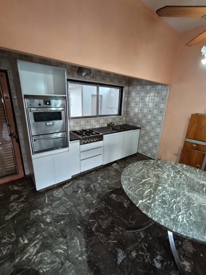 CASA DE 2 DORMITORIOS A 200 MTS. DE AV. PTE. PERON. 