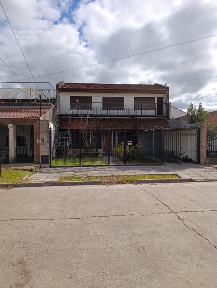 CASA DE 2 DORMITORIOS A 200 MTS. DE AV. PTE. PERON. 