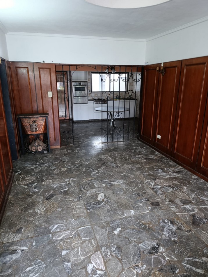 CASA DE 2 DORMITORIOS A 200 MTS. DE AV. PTE. PERON. 