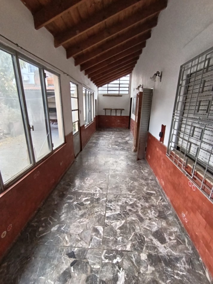 CASA DE 2 DORMITORIOS A 200 MTS. DE AV. PTE. PERON. 