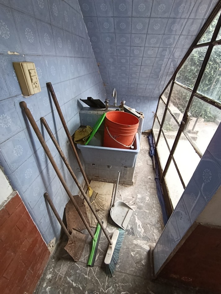 CASA DE 2 DORMITORIOS A 200 MTS. DE AV. PTE. PERON. 