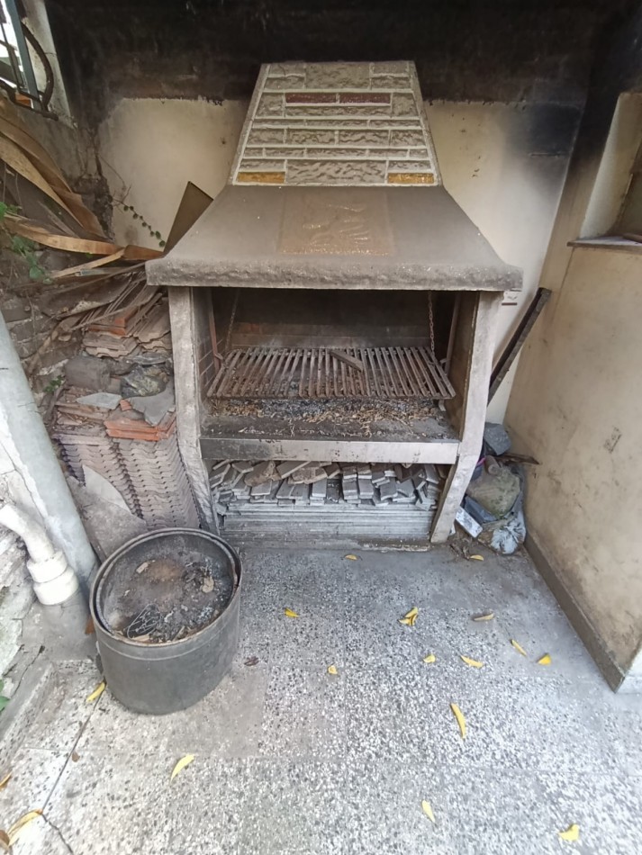 CASA DE 2 DORMITORIOS A 200 MTS. DE AV. PTE. PERON. 