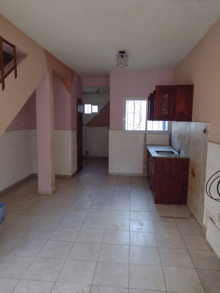 DUPLEX 2 DORMITORIOS A MTS. DE AV. PTE. PERON