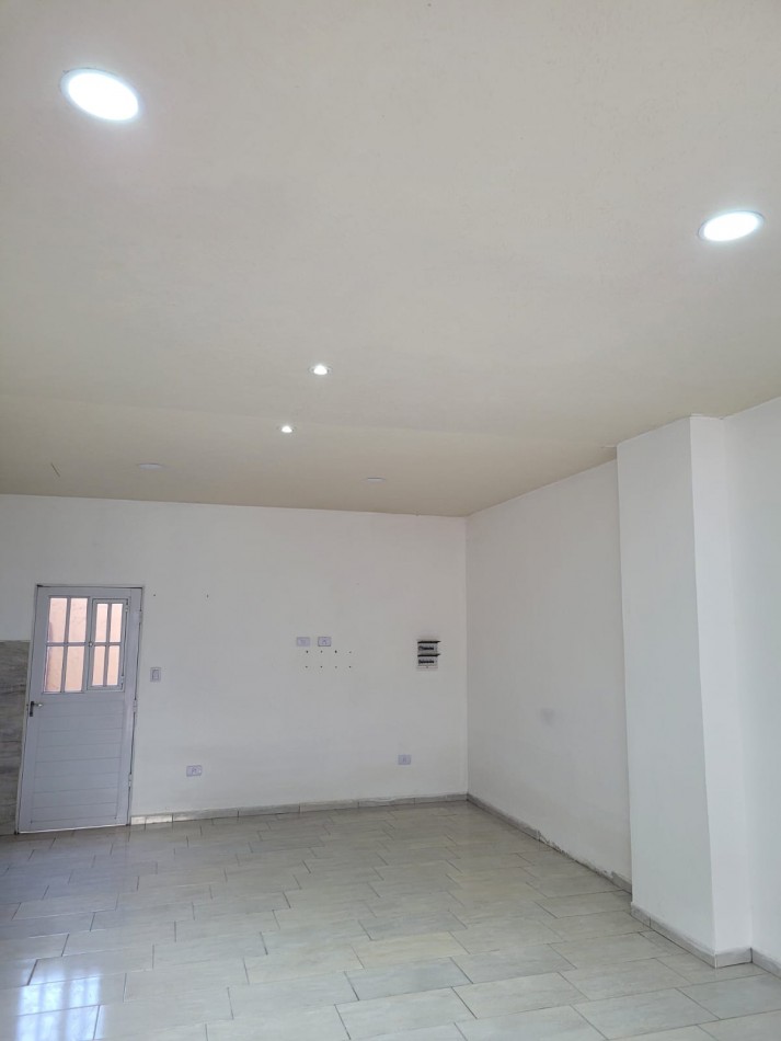 DUPLEX 2 DORMITORIOS CON ENTRADA PARA AUTOS EN FCO. ALVAREZ. 