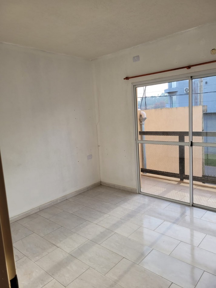DUPLEX 2 DORMITORIOS CON ENTRADA PARA AUTOS EN FCO. ALVAREZ. 