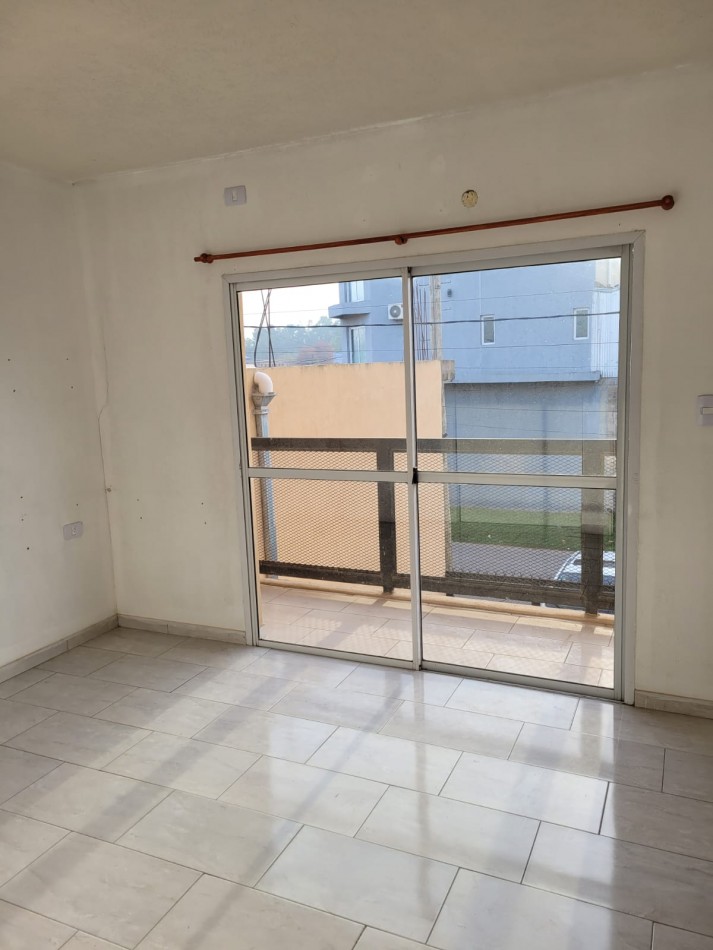 DUPLEX 2 DORMITORIOS CON ENTRADA PARA AUTOS EN FCO. ALVAREZ. 