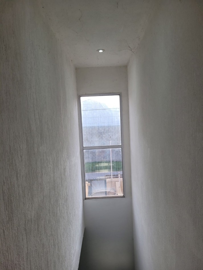 DUPLEX 2 DORMITORIOS CON ENTRADA PARA AUTOS EN FCO. ALVAREZ. 