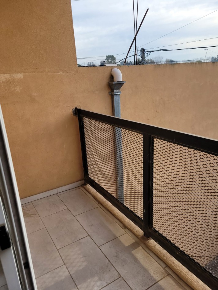 DUPLEX 2 DORMITORIOS CON ENTRADA PARA AUTOS EN FCO. ALVAREZ. 