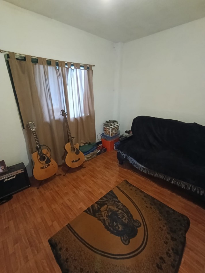 DOS CASAS EN UN LOTE DE TERRENO A METROS DE AV. PTE. PERON.