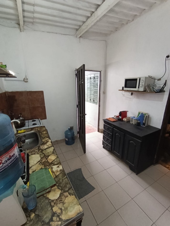DOS CASAS EN UN LOTE DE TERRENO A METROS DE AV. PTE. PERON.