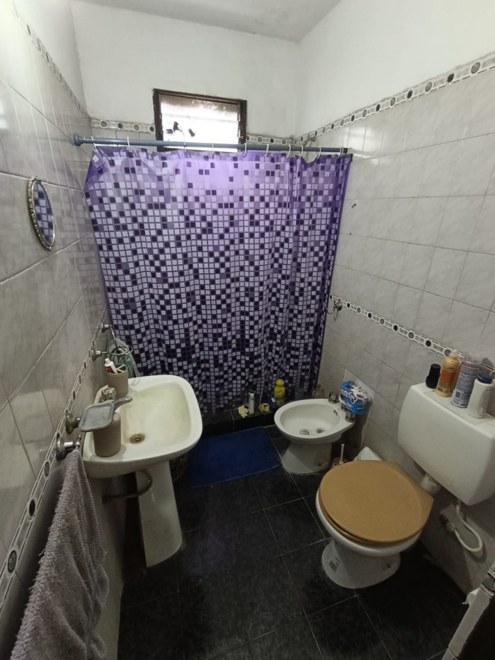 DOS CASAS EN UN LOTE DE TERRENO A METROS DE AV. PTE. PERON.