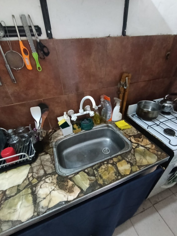 DOS CASAS EN UN LOTE DE TERRENO A METROS DE AV. PTE. PERON.