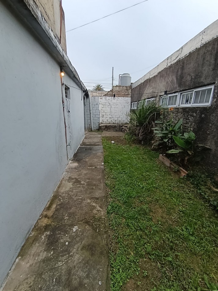 DOS CASAS EN UN LOTE DE TERRENO A METROS DE AV. PTE. PERON.