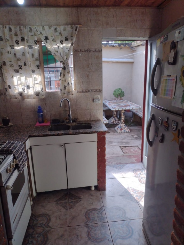 DOS CASAS EN UN LOTE DE TERRENO A METROS DE AV. PTE. PERON.