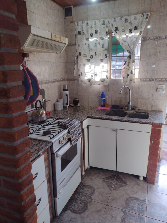 DOS CASAS EN UN LOTE DE TERRENO A METROS DE AV. PTE. PERON.