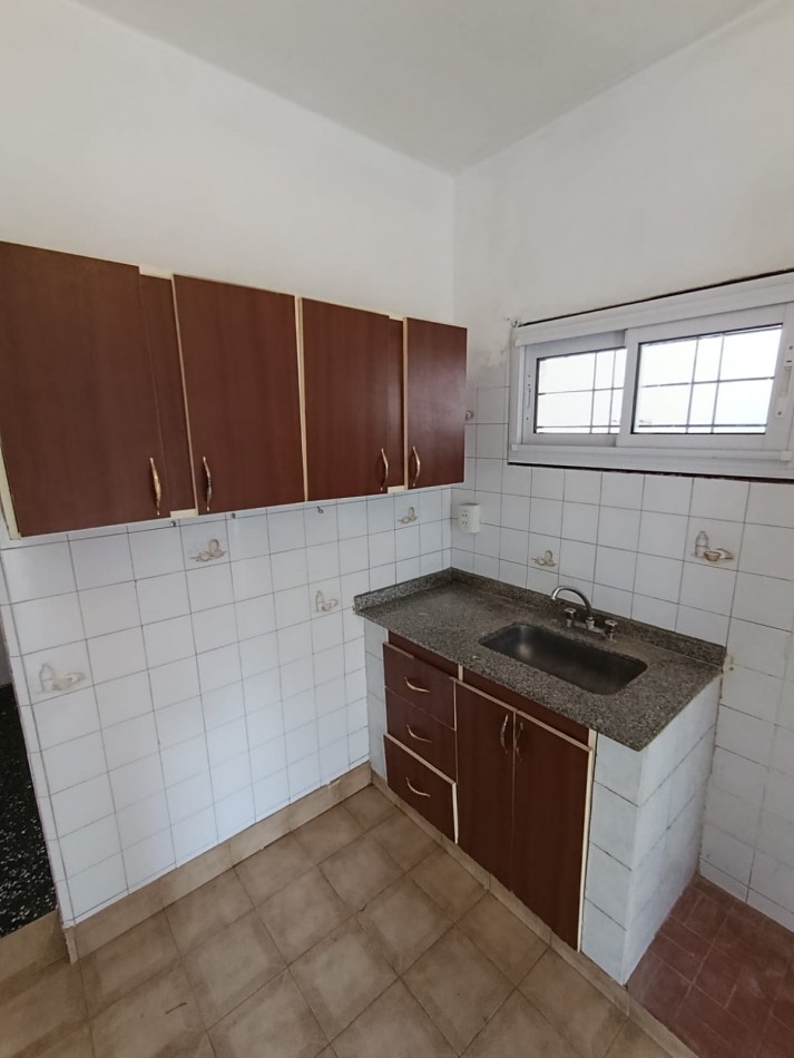 CASA 2 DORMITORIOS EN ALQUILER.