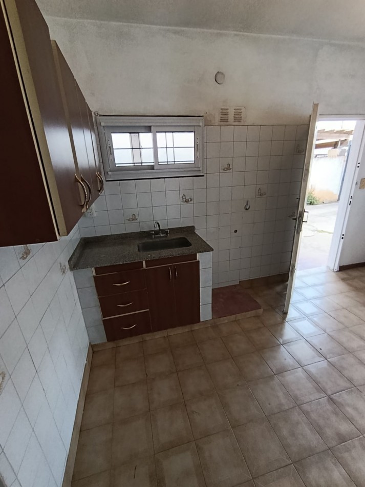 CASA 2 DORMITORIOS EN ALQUILER.