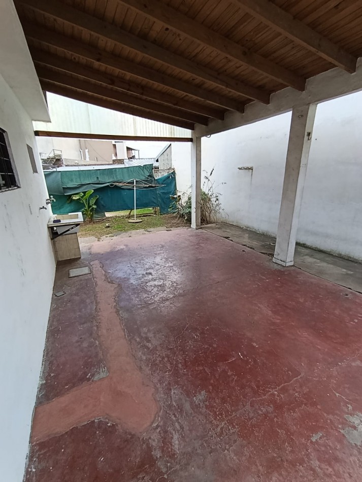 CASA 2 DORMITORIOS EN ALQUILER.