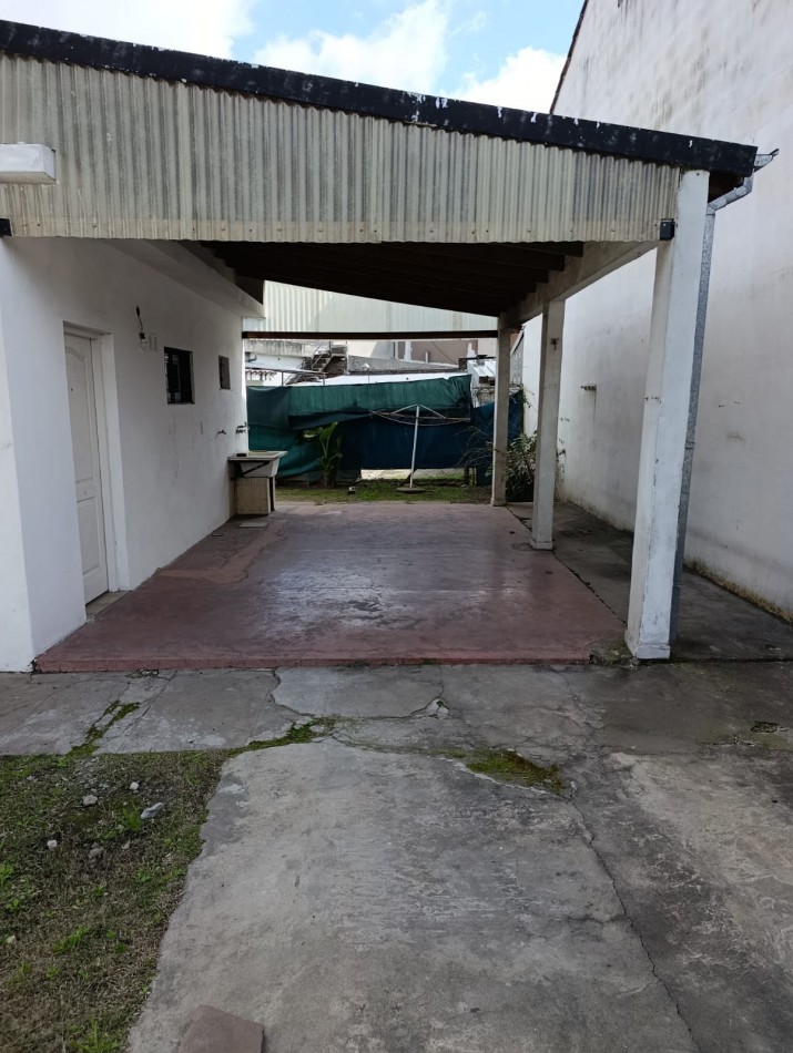 CASA 2 DORMITORIOS EN ALQUILER.