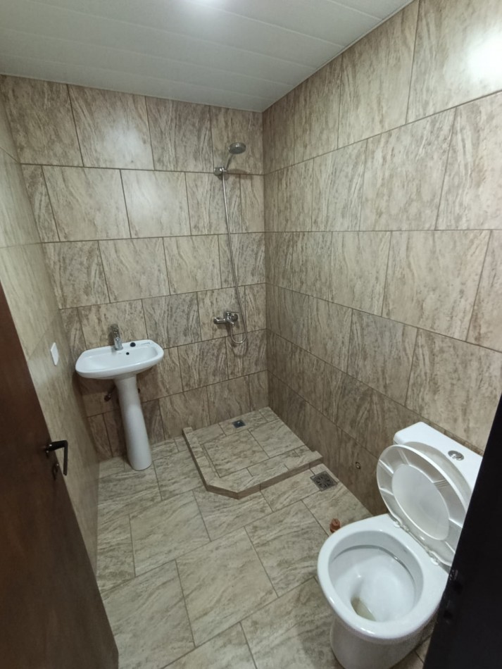 EXCELENTE LOCAL EN PLANTA ALTA, SOBRE 197 JOSE C. PAZ
