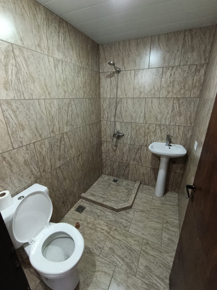 EXCELENTE LOCAL EN PLANTA ALTA, SOBRE 197 JOSE C. PAZ