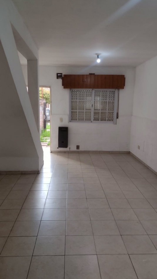 EXCELENTE DUPLEX A 150 METROS DE AV. PTE. PERON!