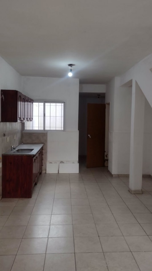 EXCELENTE DUPLEX A 150 METROS DE AV. PTE. PERON!