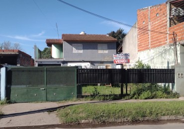 CASA TIPO CHALET DE 2 PLANTAS CON AMLIO LOTE
